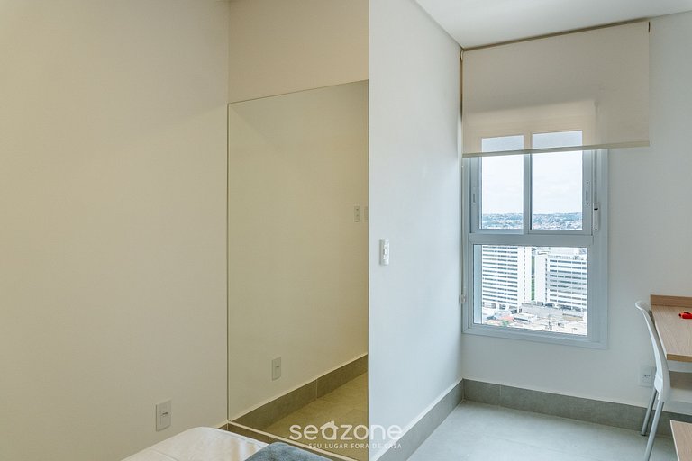 Apto em Cond. c/ Piscina e Academia GRLA1503