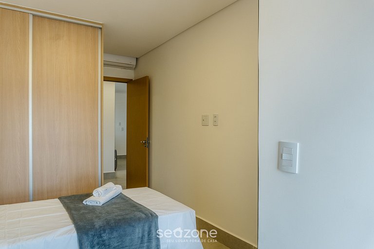 Apto em Cond. c/ Piscina e Academia GRLA1503