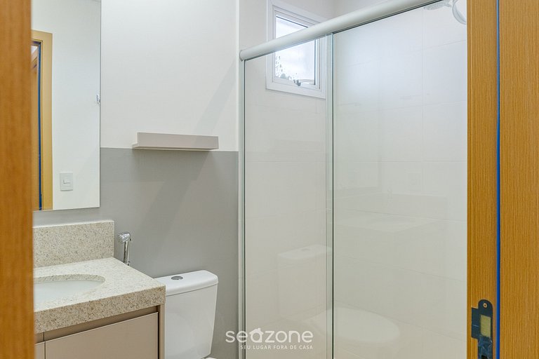 Apto em Cond. c/ Piscina e Academia GRLA1503