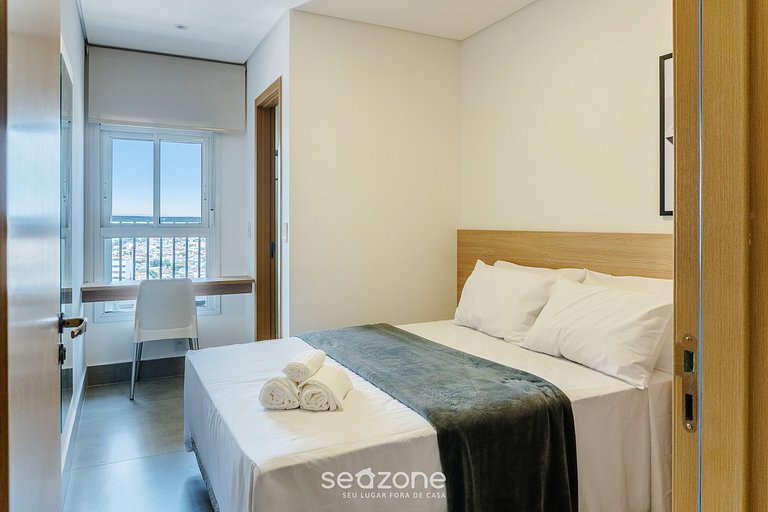 Apto em Prédio c/ Piscina e Academia GRLA1402