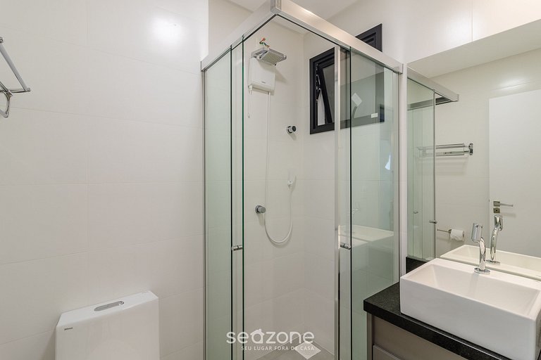 Studio com vista parcial para o mar a 280 metros da praia MH