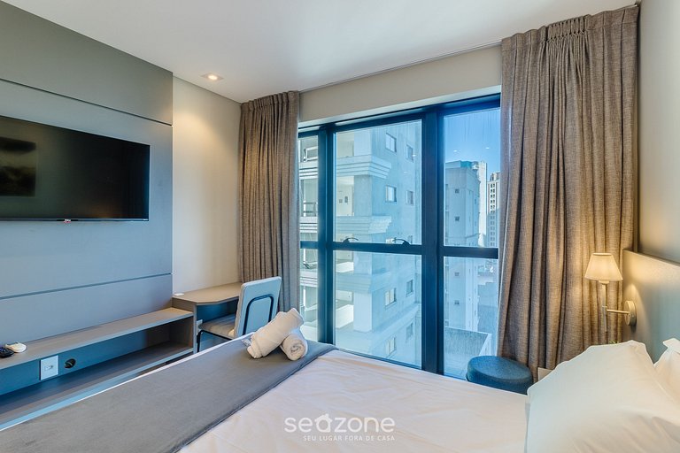 Studio com vista parcial para o mar a 280 metros da praia MH