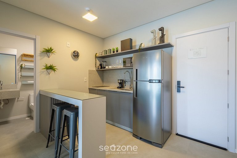 Studio moderno c/ varanda a passos do Mar FFS1402