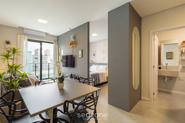 Studio moderno c/ varanda a passos do Mar FFS1402