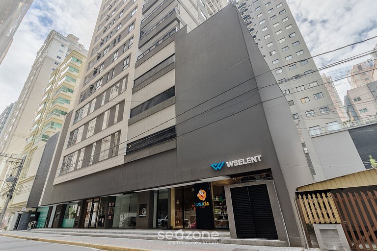 Apartamento moderno con balcón en Morretes STW0206