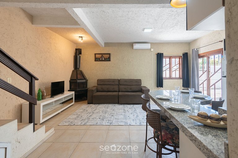 Casa c/ suíte e churrasq. a 110m do mar ONI0001