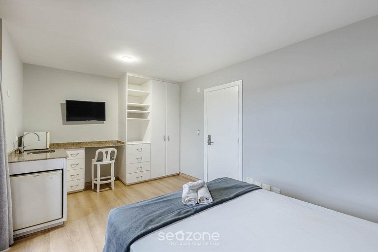 Studio no Alto da XV em condo c/ piscina - UPP0214