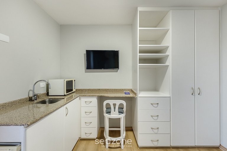 Studio no Alto da XV em condo c/ piscina - UPP0214