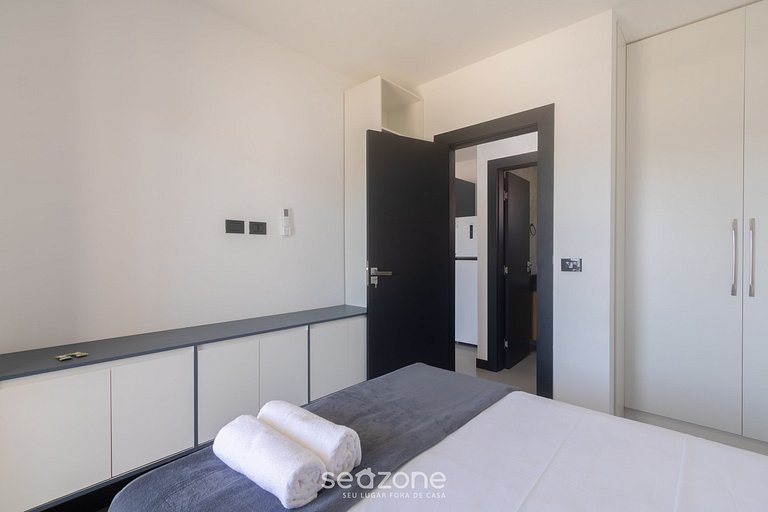 Apto c/ balcón en cond. c/ piscina - DVB0013