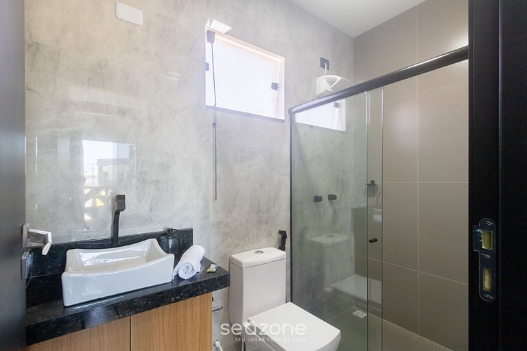 Apto c/ balcón en cond. c/ piscina - DVB0013