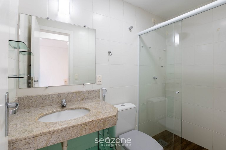 Apto c/ balcón y vista al mar en Guarapari CMD0311