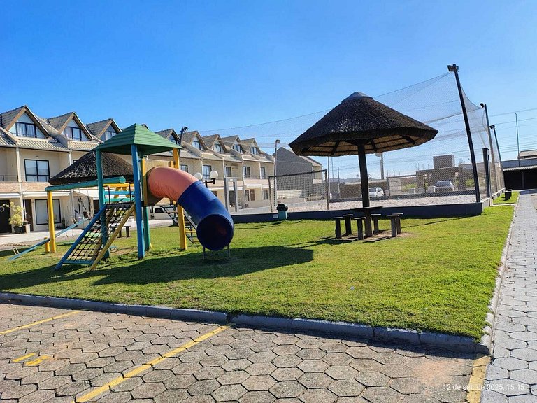 Casas en condominio frente al mar con piscina en Itajubá - M