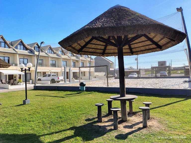 Casas en condominio frente al mar con piscina en Itajubá - M