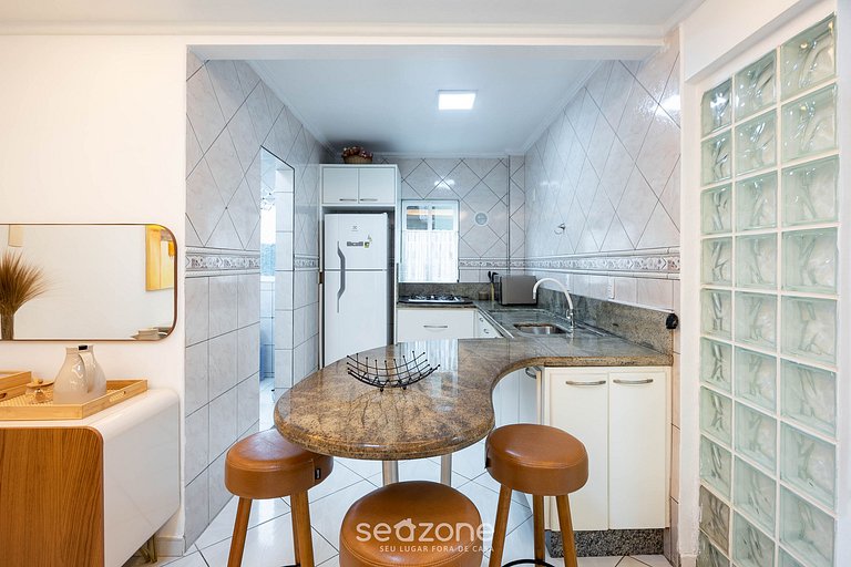 Apto c churrasq. 40m da Praia de Bombinhas BDS0111