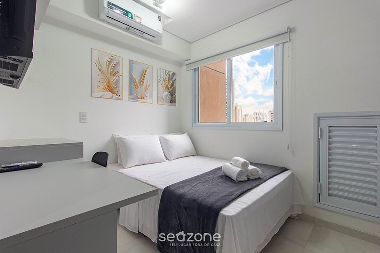 Studio em cond. c/ piscina prox. ao metrô CAR0082