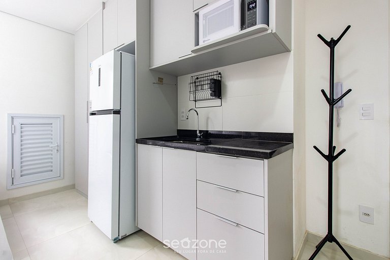 Studio em cond. c/ piscina prox. ao metrô CAR0082