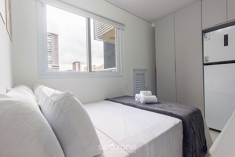 Studio em cond. c/ piscina prox. ao metrô CAR0082