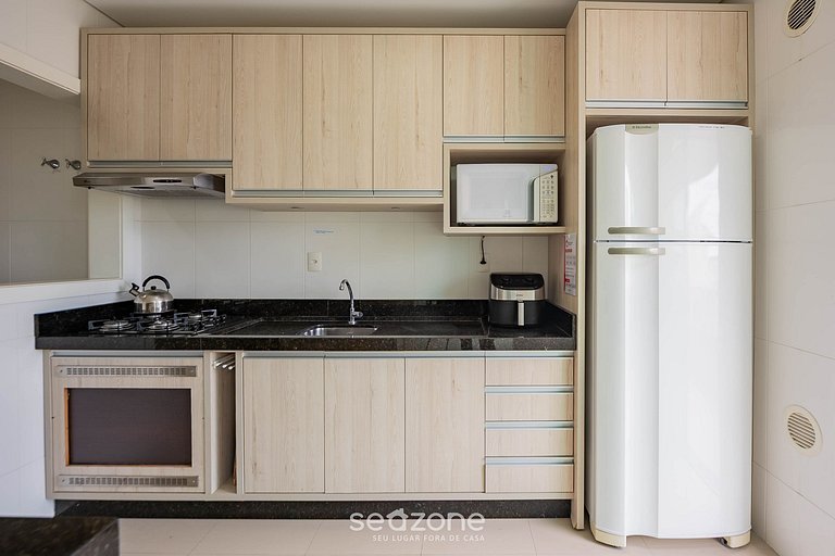 Apto c/ varanda e churrasq. a 250m do Mar MRS0402