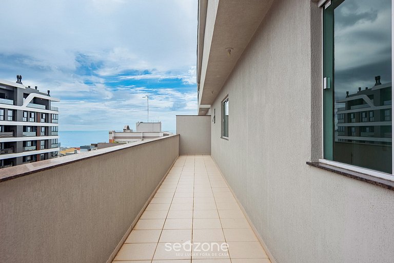 Apto c/ varanda e churrasq. a 250m do Mar MRS0402