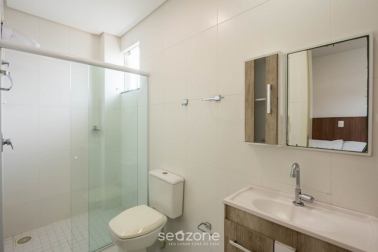 Apto c/ varanda e churrasq. a 250m do Mar MRS0402