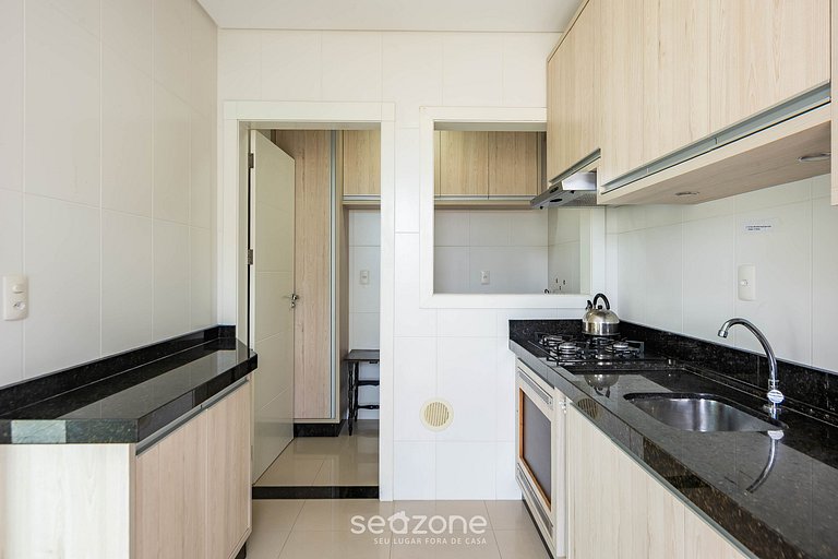 Apto c/ varanda e churrasq. a 250m do Mar MRS0402