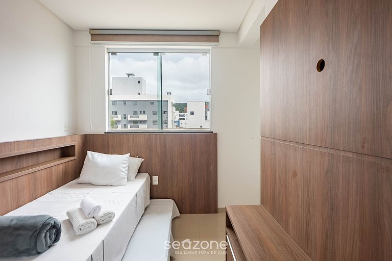 Apto c/ varanda e churrasq. a 250m do Mar MRS0402