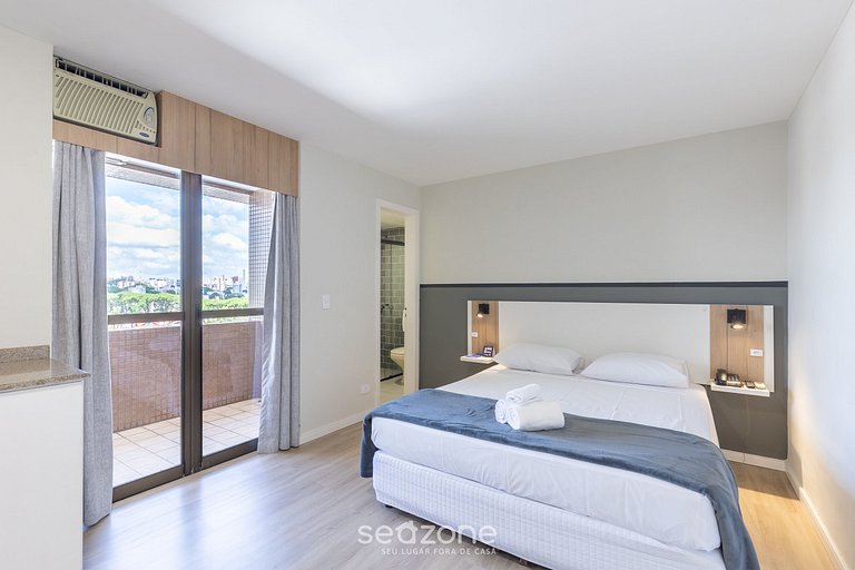 Stúdio em cond. c/ piscina no Alto da XV UPP0601