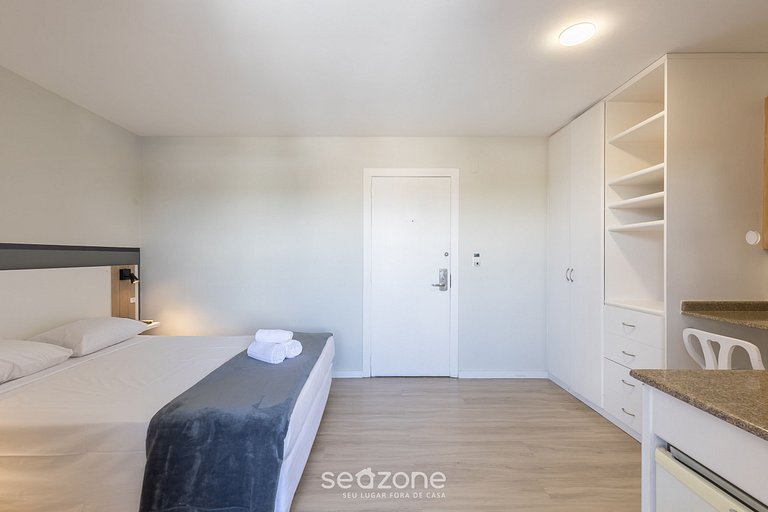 Estudio en cond. con piscina en Alto da XV UPP0601