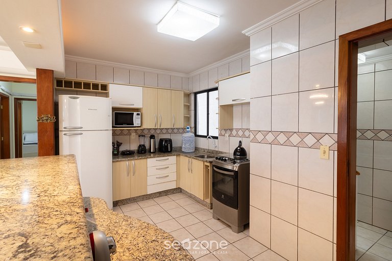 Apto completo a passos da praia em BC CRT0032