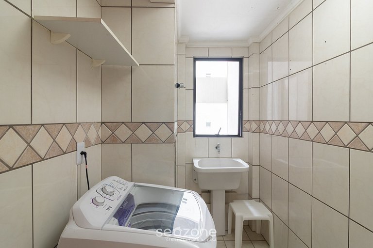 Apto completo a passos da praia em BC CRT0032