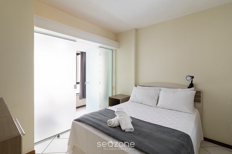 Apto completo a passos da praia em BC CRT0032