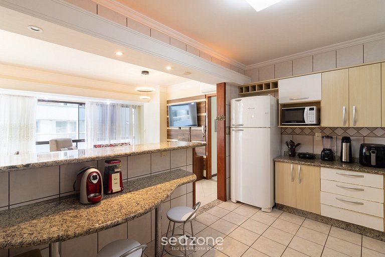 Apto completo a pasos de la playa en BC CRT0032