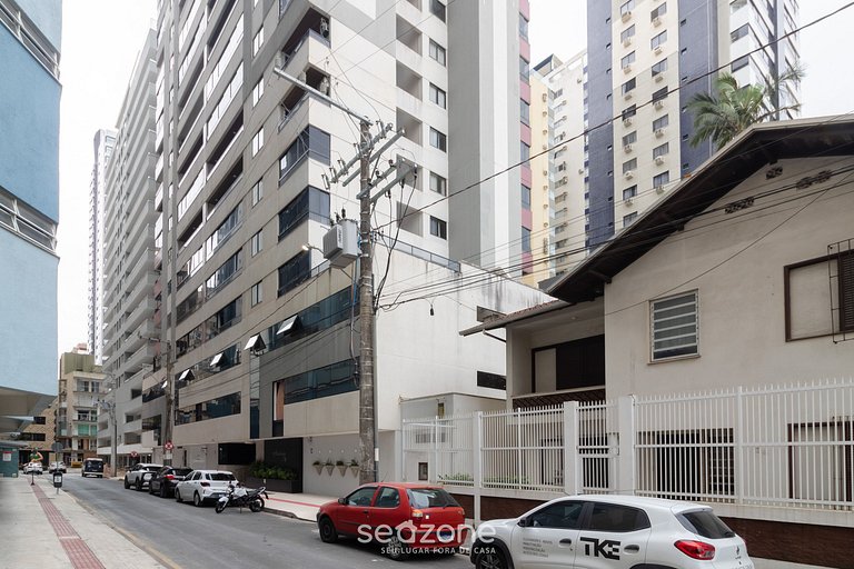 Apto completo a passos da praia em BC CRT0032