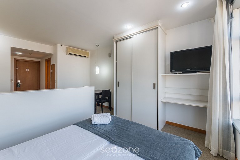 Apto em cond. c/ piscina e academia - IBF1607