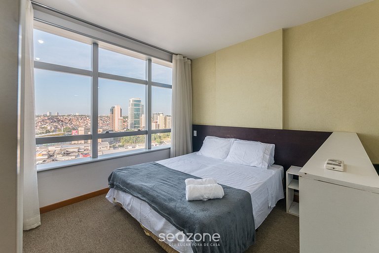 Apto en condo. c/ piscina y gimnasio IBF1607