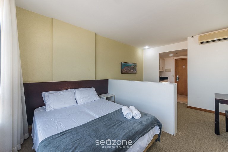 Apto en condo. c/ piscina y gimnasio IBF1607