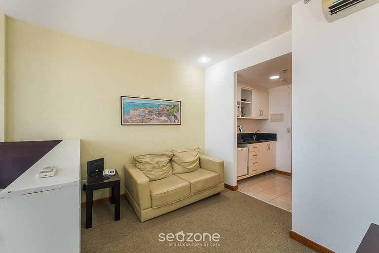 Apto en condo. c/ piscina y gimnasio IBF1607