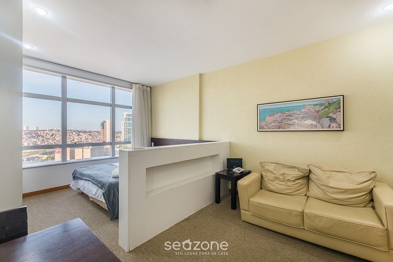 Apto en condo. c/ piscina y gimnasio IBF1607