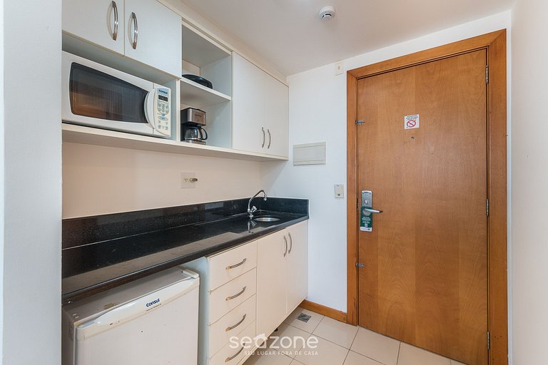 Apto en condo. c/ piscina y gimnasio IBF1607