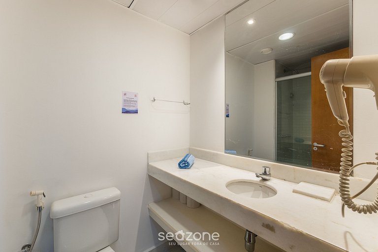 Apto em cond. c/ piscina e academia - IBF1607