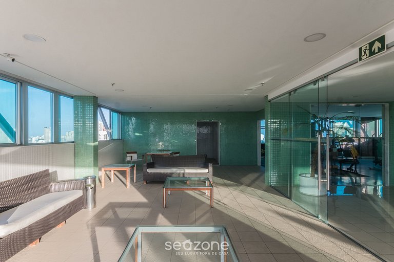 Apto en condo. c/ piscina y gimnasio IBF1607