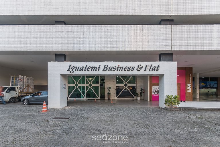 Apto en condo. c/ piscina y gimnasio IBF1607