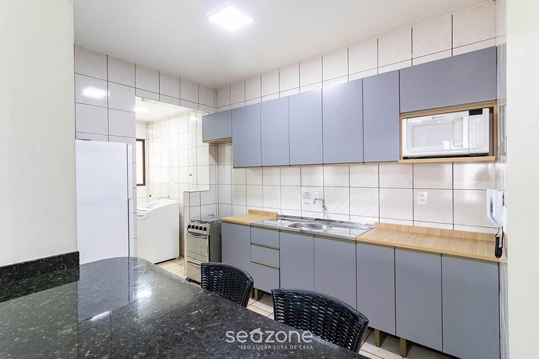 Apto c/ varanda e churrasq. a 150m do Mar EOO0203