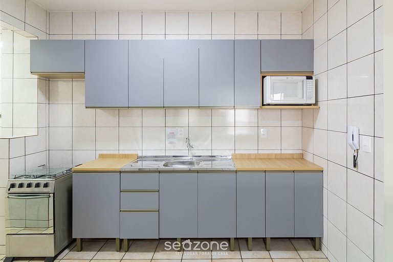 Apto c/ varanda e churrasq. a 150m do Mar EOO0203