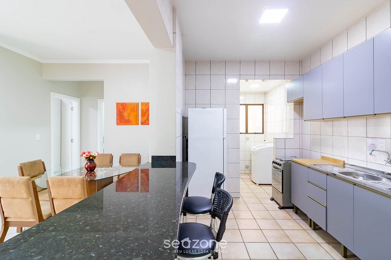 Apto c/ varanda e churrasq. a 150m do Mar EOO0203