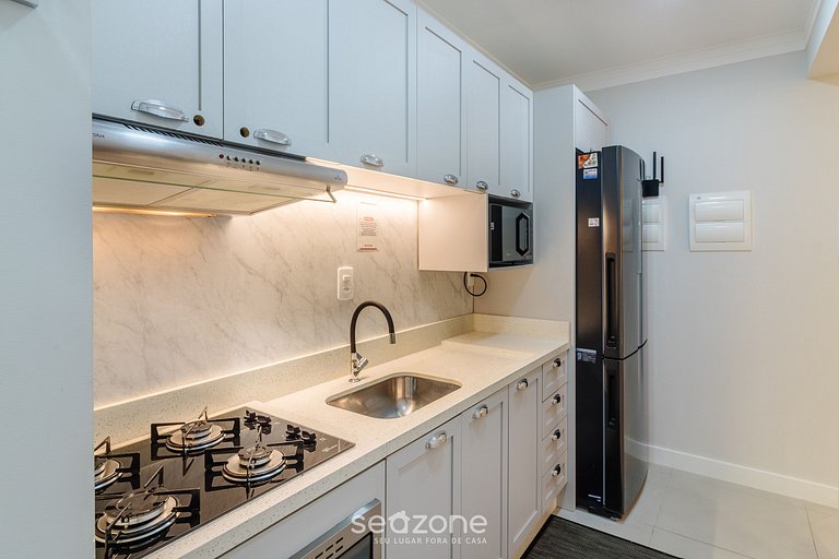 Apto c/ varanda e churrasq. a 700m do mar VNVA1305