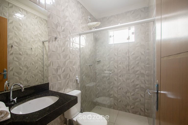 Casa c/ 2 Suites en un Cond. c/ Piscina BLV0004