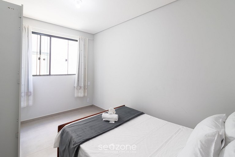 Apto c/ 2QTs e churrasq. a 850 m da Praia LBR0201