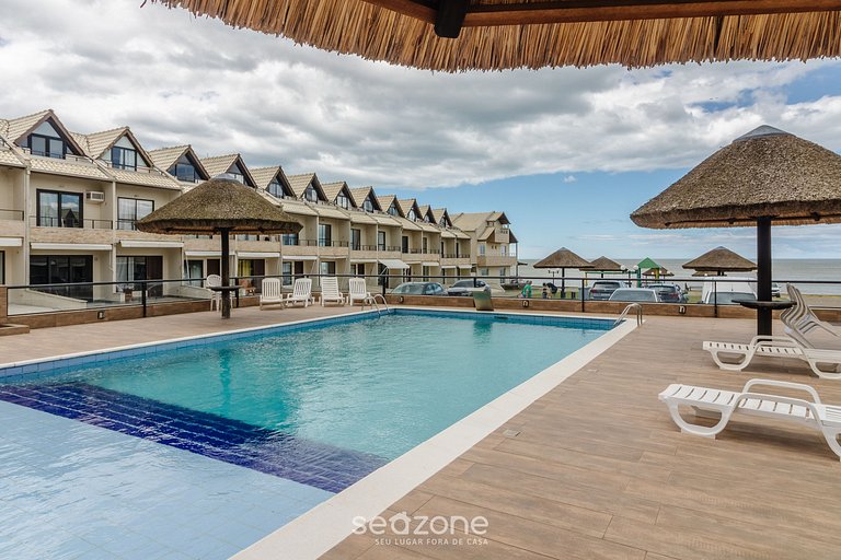 Casa em cond. Beira-Mar com piscina MCS0057