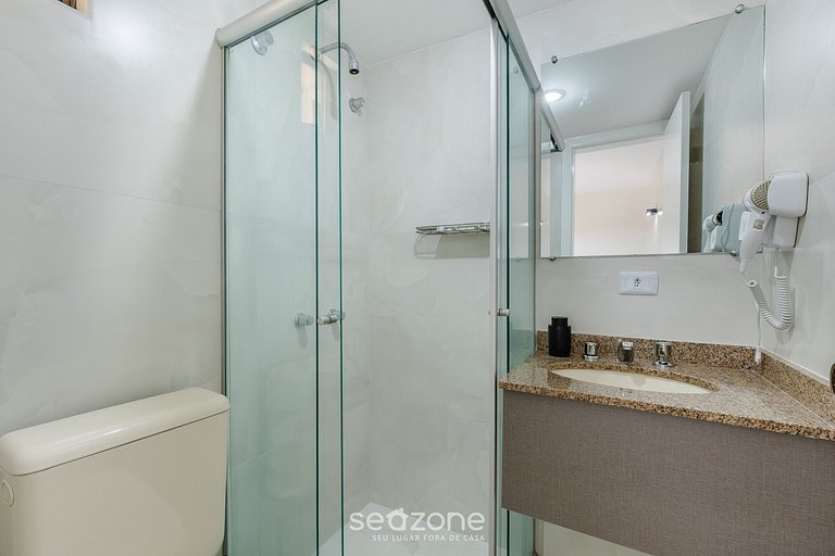 Studio com varanda no Alto da XV UPP0404